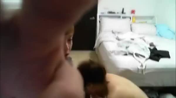 高清国语与巨乳肥臀女友玩乳交后入最后口暴 贴着墙草  女主的咪咪好标准 不大不小刚刚好
